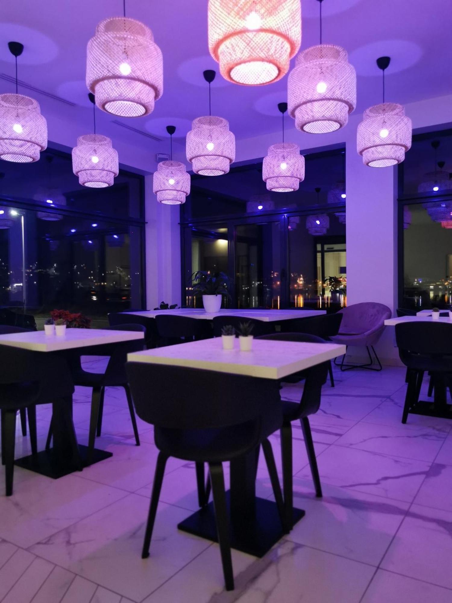 Hotel Les Terrasses Du Port Saint-Pierre Zewnętrze zdjęcie