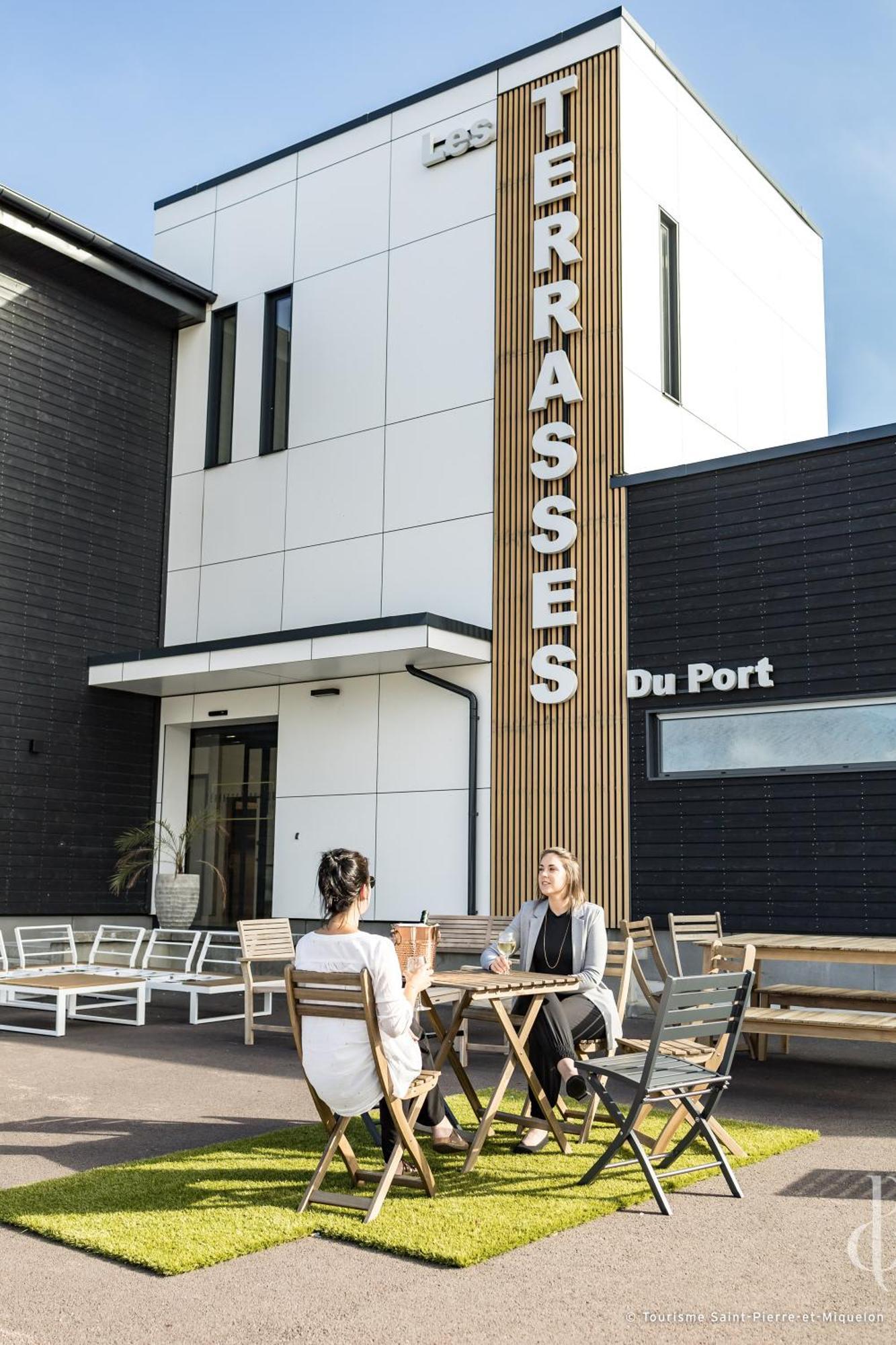 Hotel Les Terrasses Du Port Saint-Pierre Zewnętrze zdjęcie