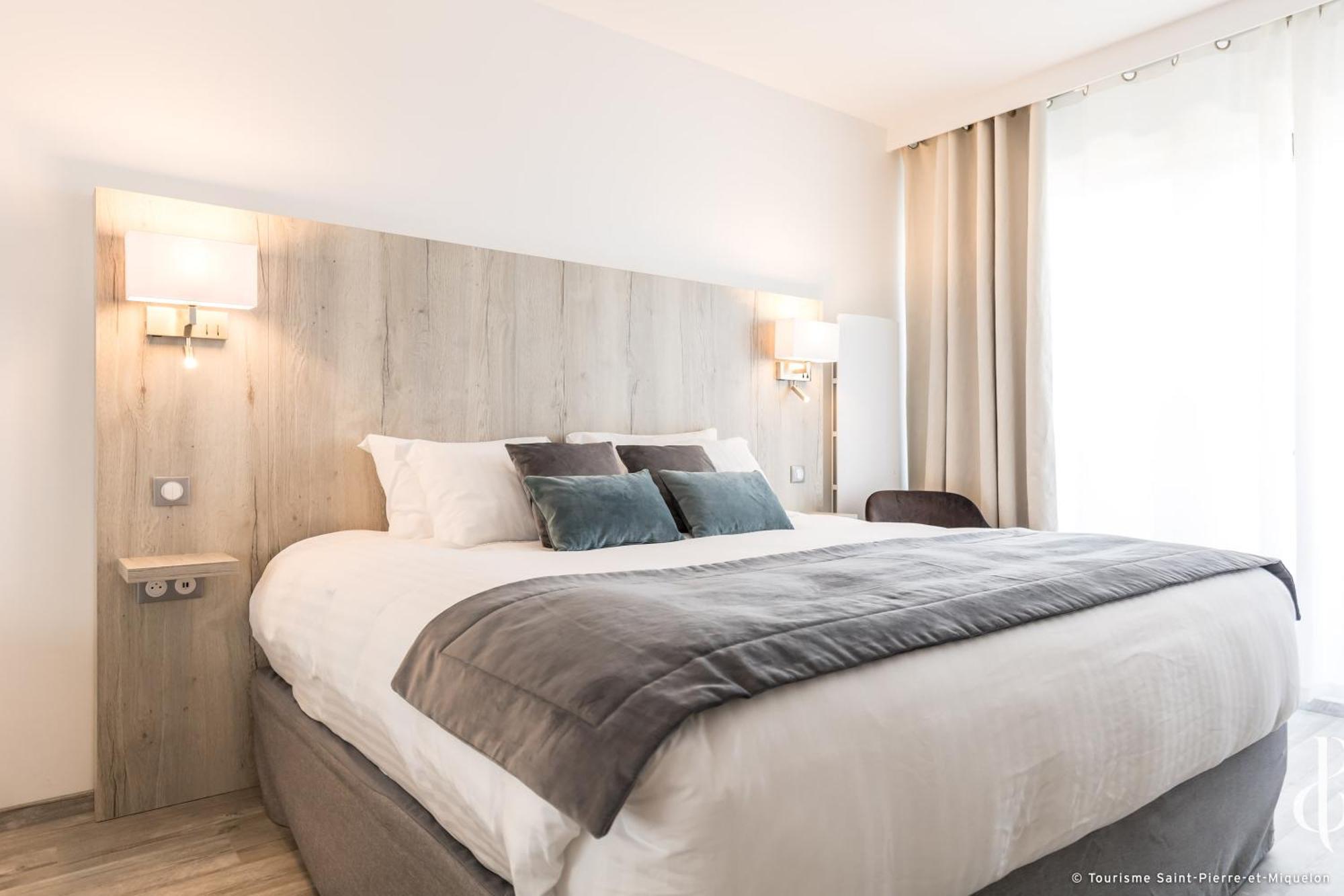 Hotel Les Terrasses Du Port Saint-Pierre Zewnętrze zdjęcie