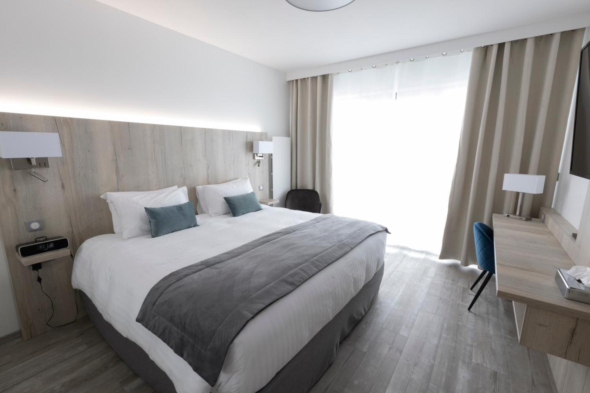 Hotel Les Terrasses Du Port Saint-Pierre Zewnętrze zdjęcie